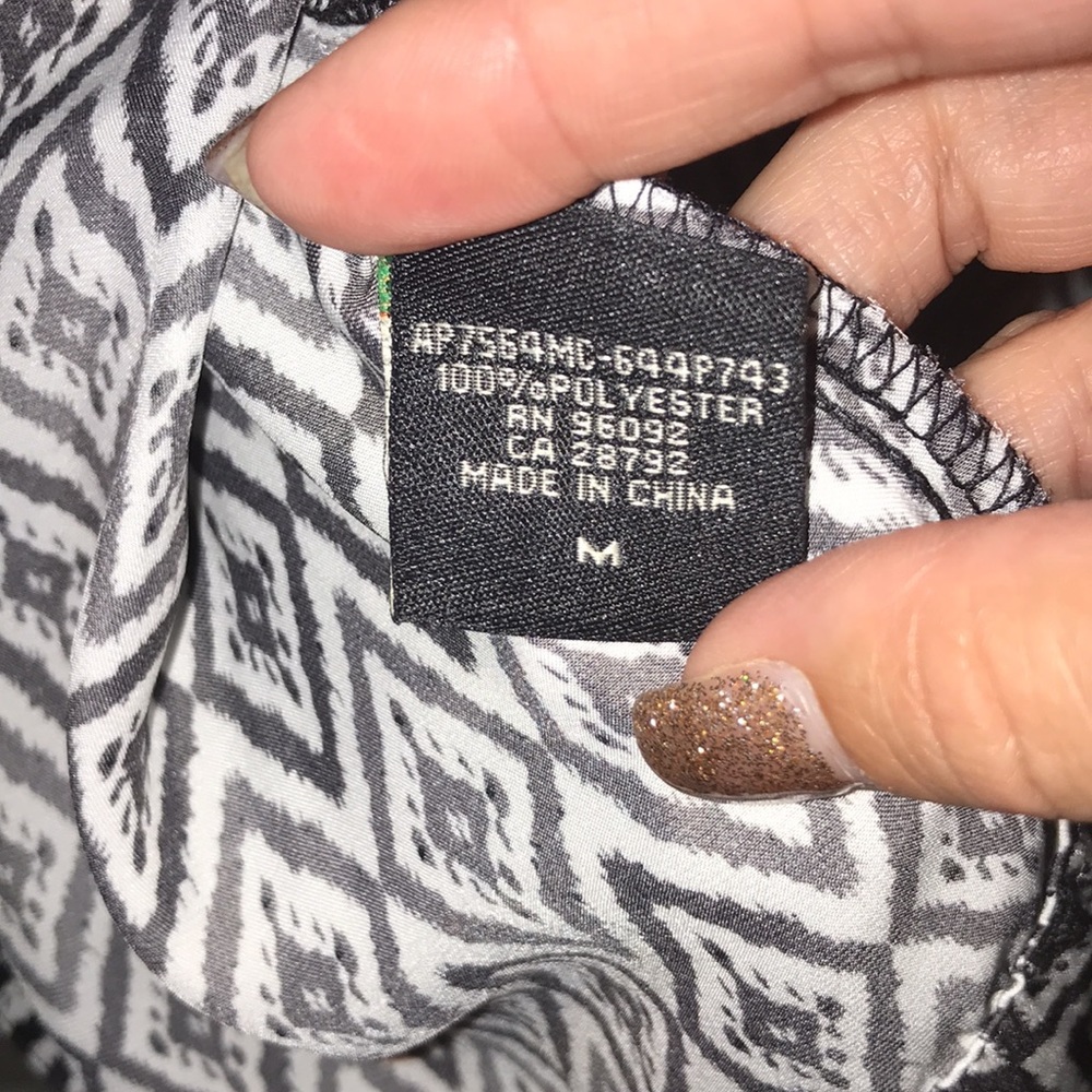 ✅ABS Platinum Sleeveless Blouse - Picture 7 of 8